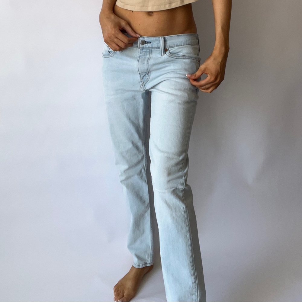 Light Wash Low-rise Levi’s Boyfriend Fit
